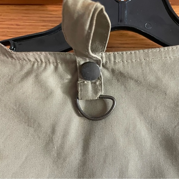 Garcia Olive Green Fishing Vest size L/XL
11 front pockets (2 long zip pockets) - Picture 6 of 11